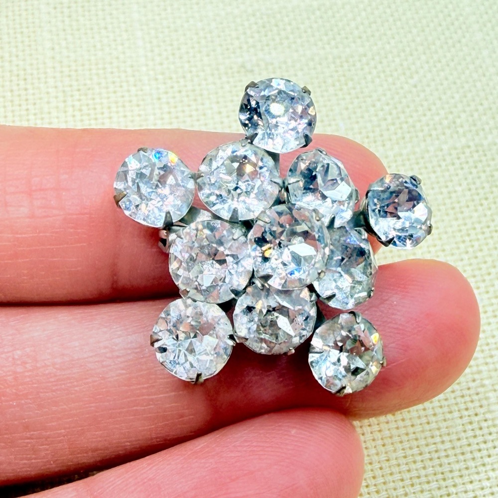Vintage Dainty Retro Sparkling Rhinestone Silver Tone Star Pin Brooch